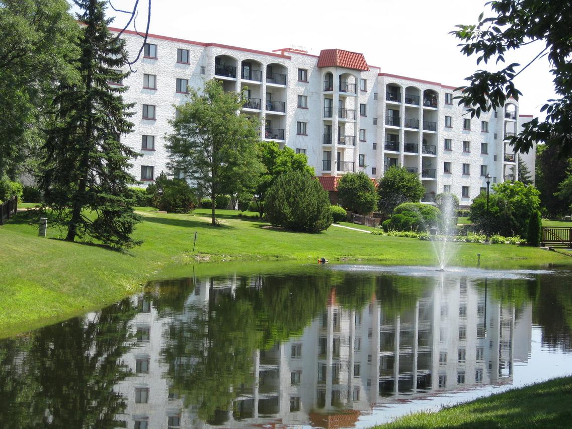 375 Plum Creek Dr. #505, Wheeling, IL 60090