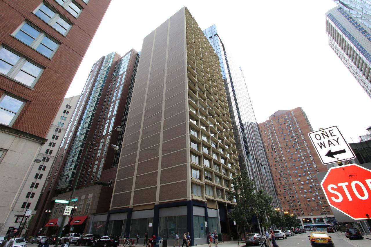 21 E Chestnut St. #9E, Chicago, IL 60611