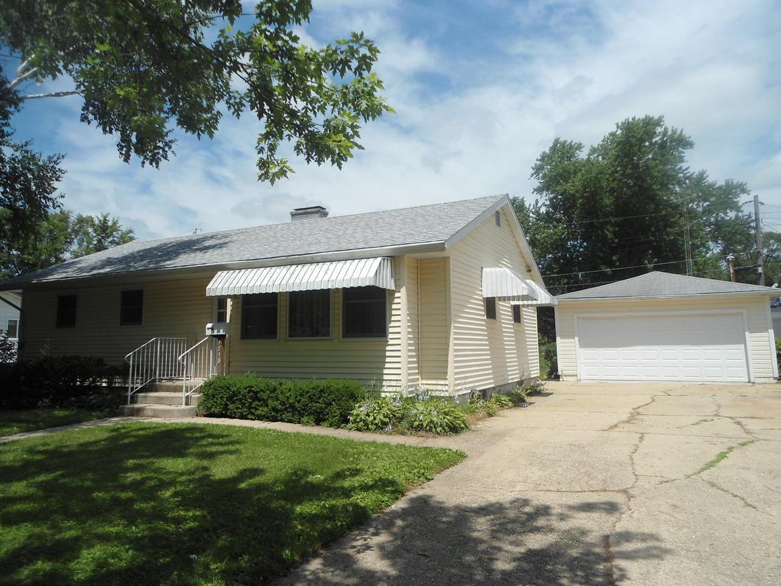 1718 Oakwood Ave., Dekalb, IL 60115
