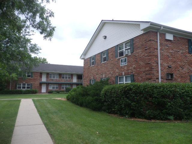37 Briar St. #16, Glen Ellyn, IL 60137