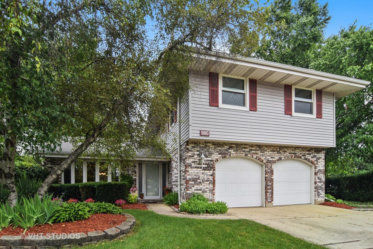 980 Tiverton Ct., Schaumburg, IL 60193