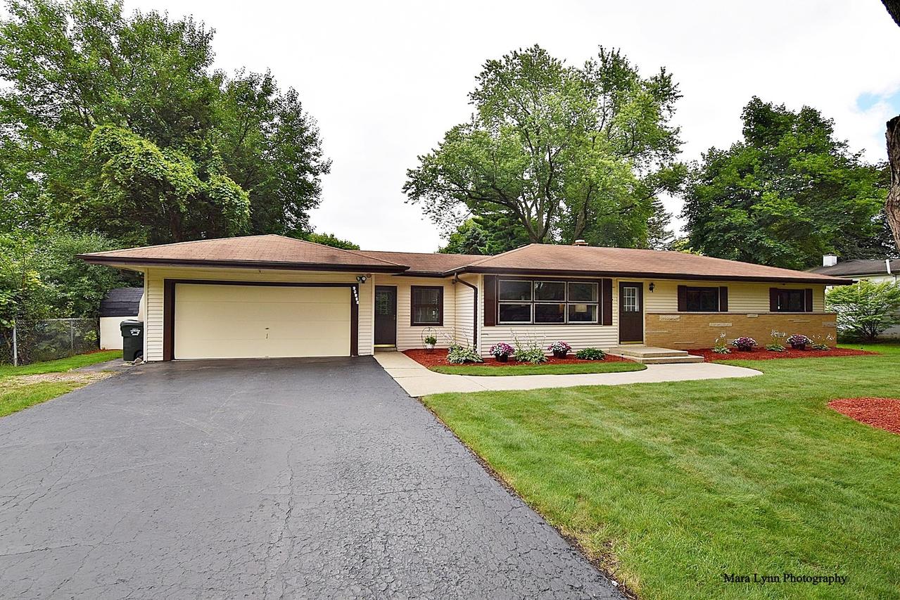 4N139 Kenwood Ave., West Chicago, IL 60185