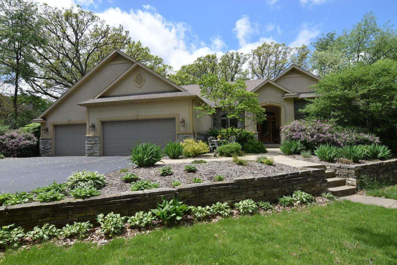 10605 Red Hawk Ln., Spring Grove, IL 60081