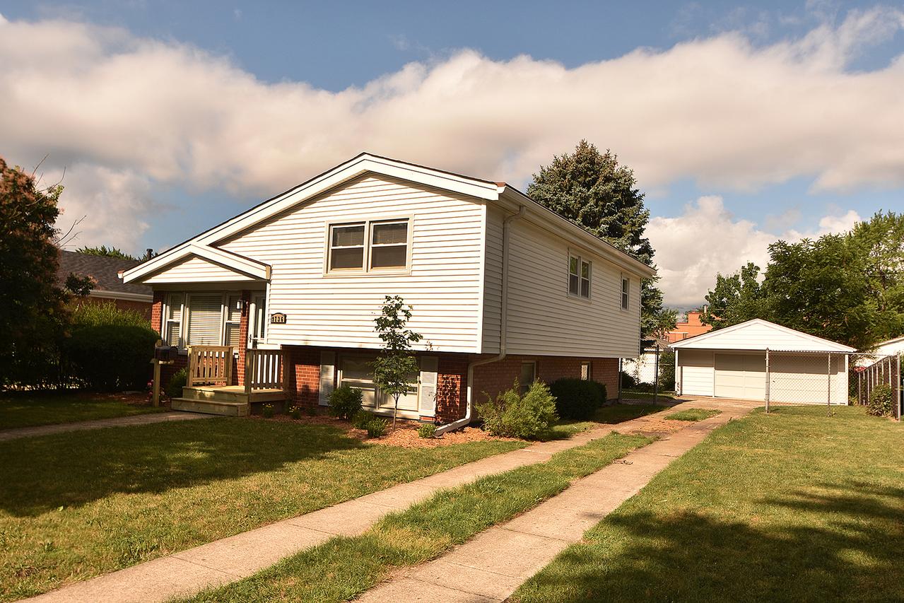 9736 Mansfield Ave., Oak Lawn, IL 60453
