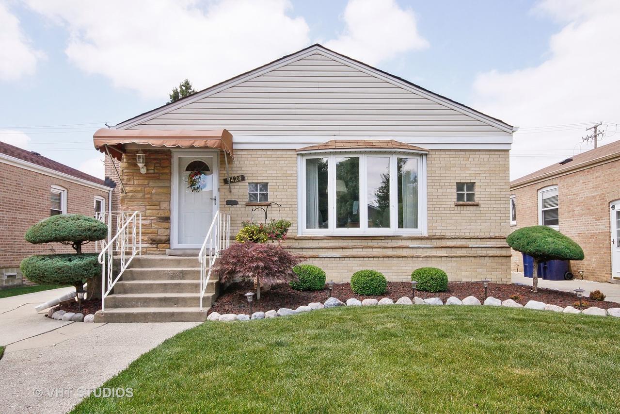 9424 S Harding Ave., Evergreen Park, IL 60805