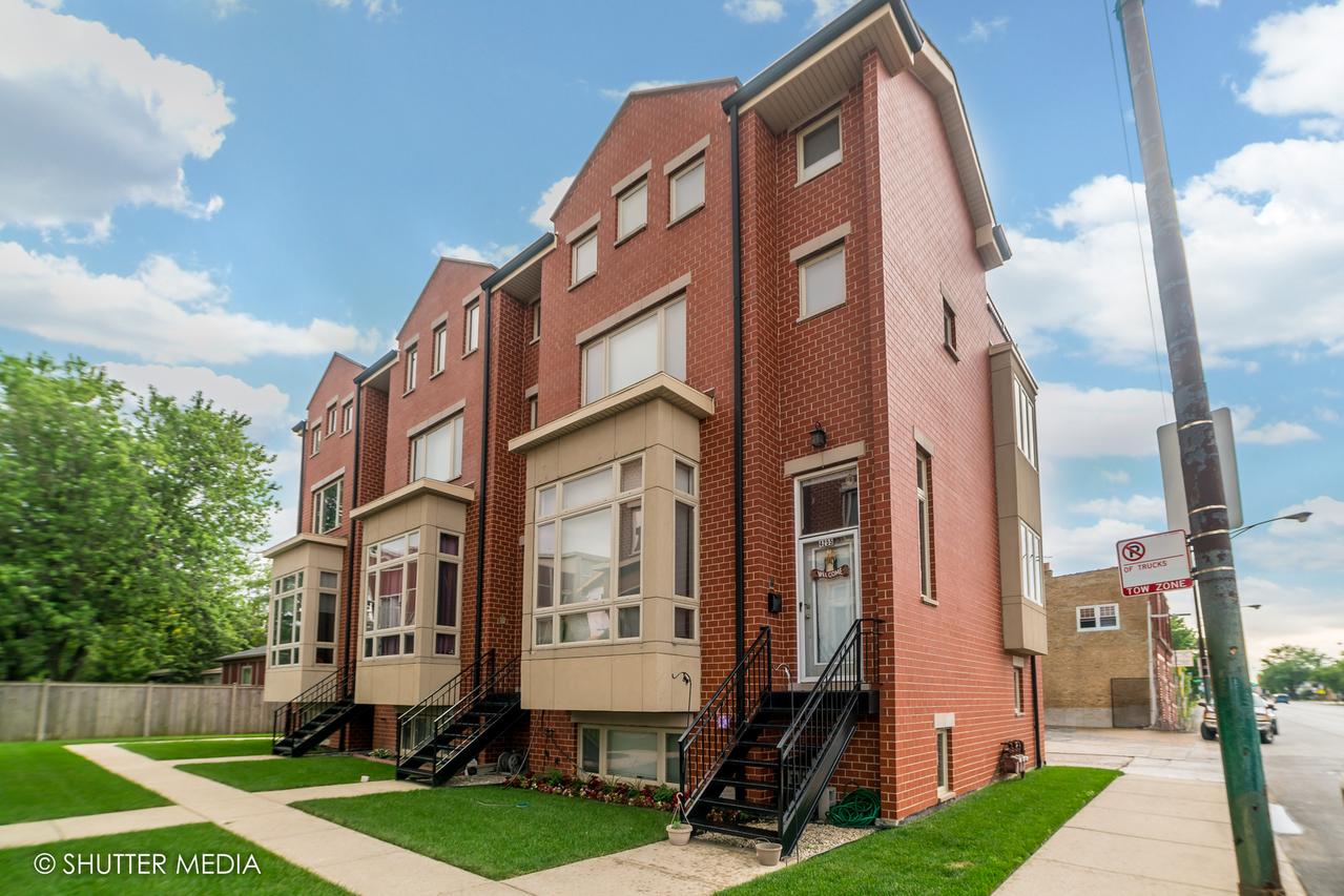 4251 W Montrose Ave., Chicago, IL 60641