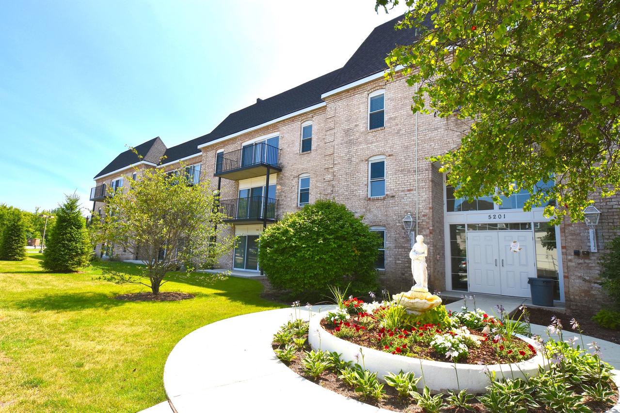 5201 Carriageway Dr. #209C, Rolling Meadows, IL 60008