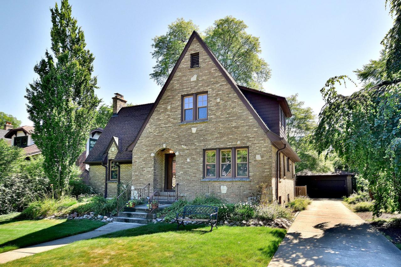 19 Drexel Ave., La Grange, IL 60525