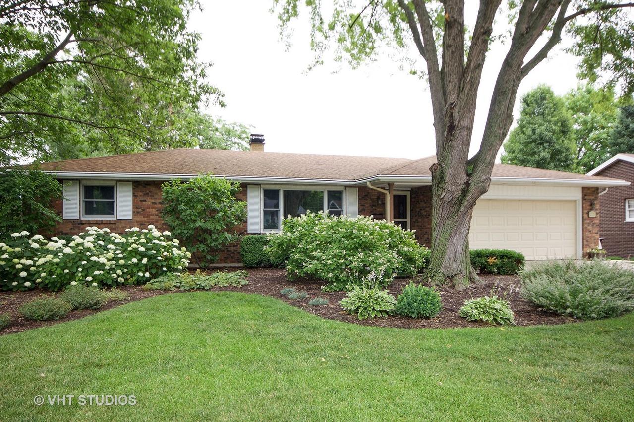 2725 Lancaster Dr., Joliet, IL 60433