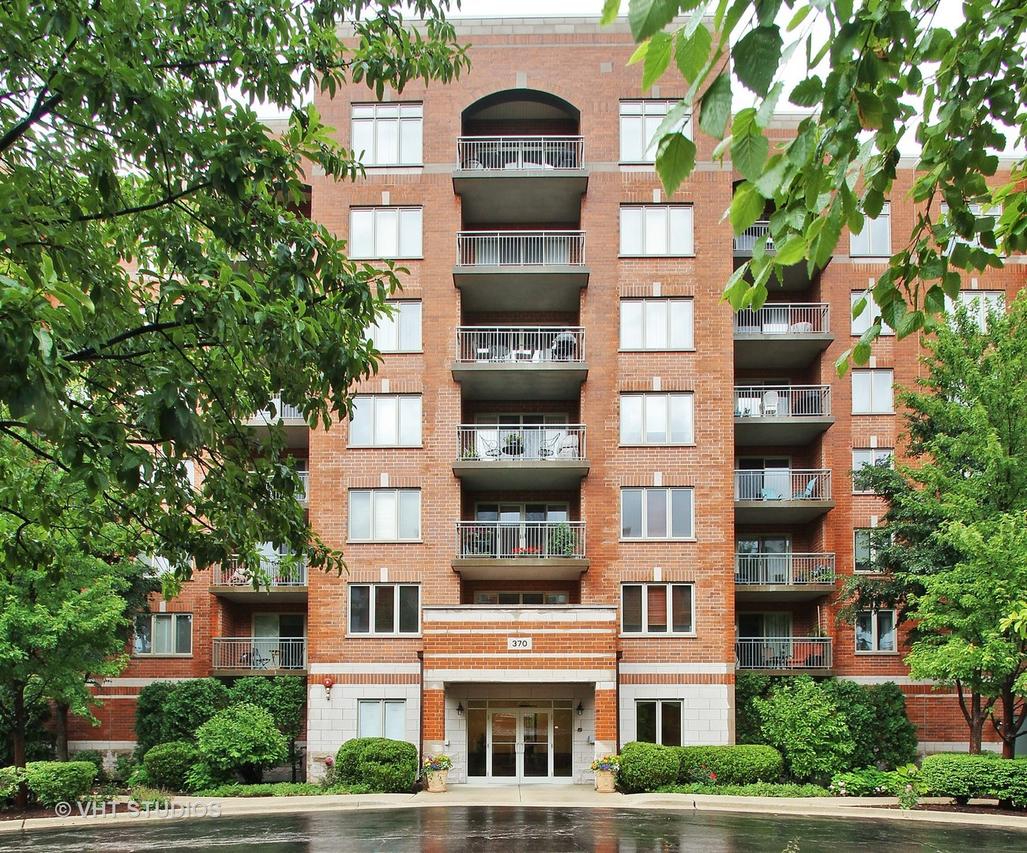 370 Western Ave. #702, Des Plaines, IL 60016