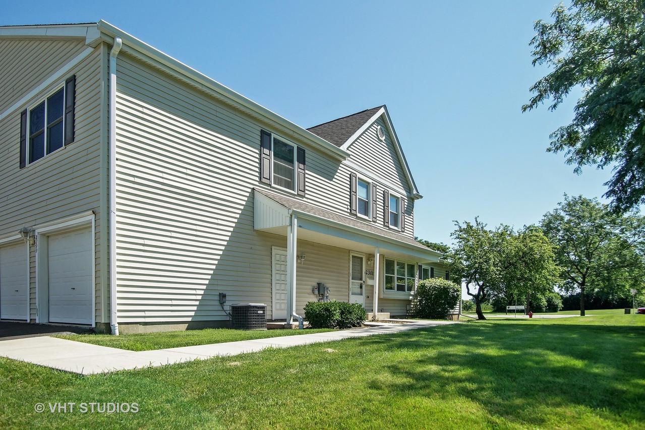 2301 Knollwood Cir., Schaumburg, IL 60194