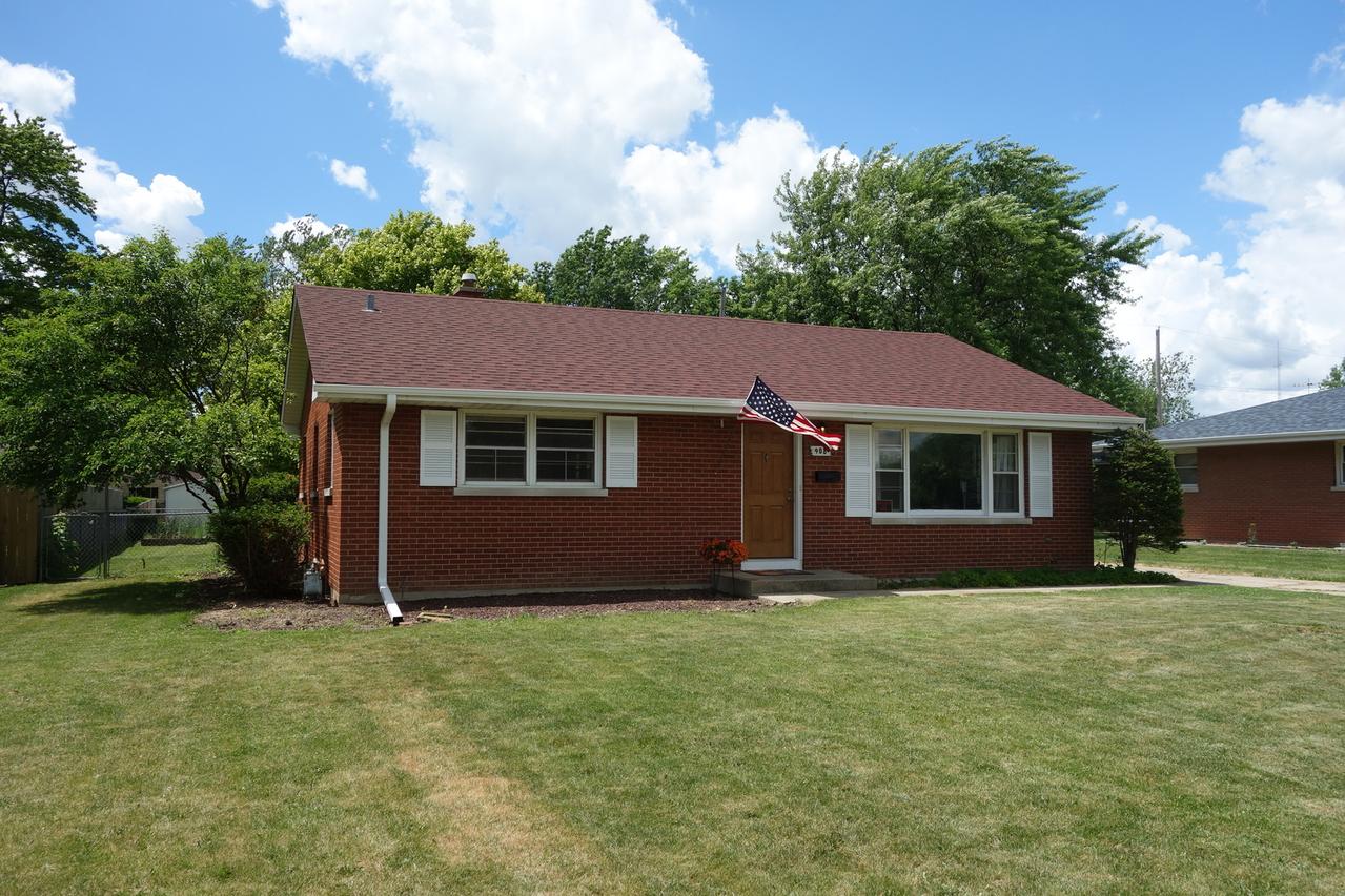 908 Northfield Dr., Aurora, IL 60505