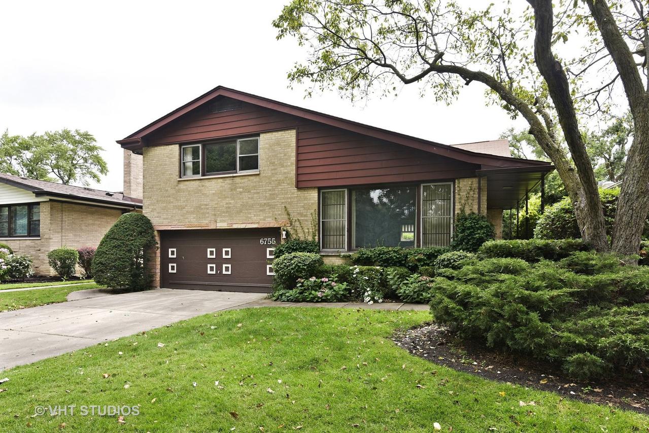6755 N Keeler Ave., Lincolnwood, IL 60712