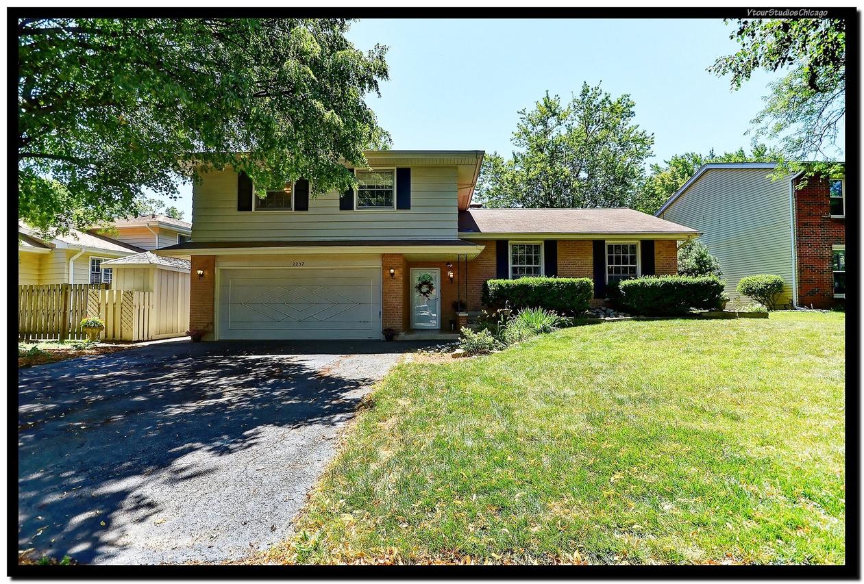 2237 Westfield Dr., Downers Grove, IL 60516