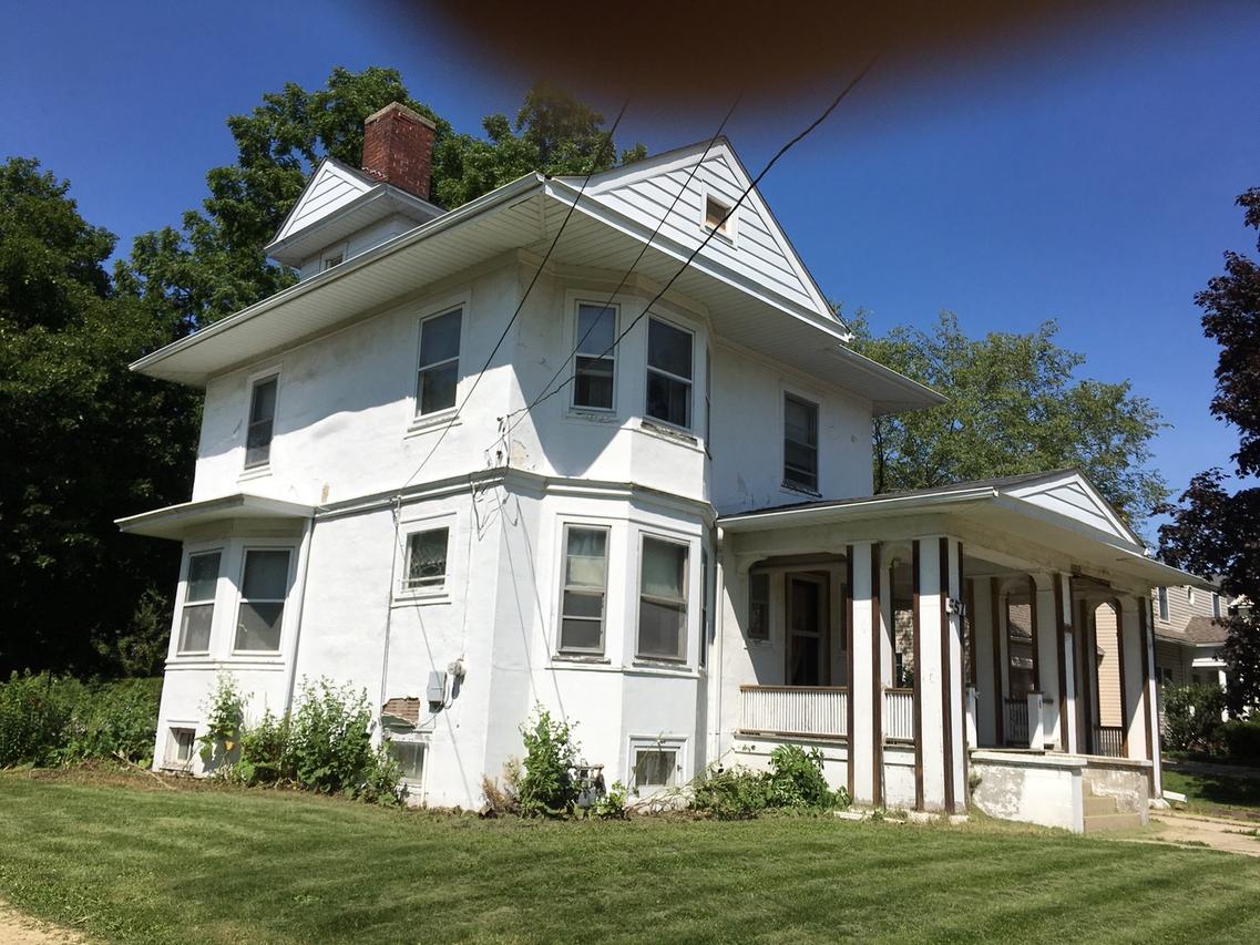 557 W State St., Sycamore, IL 60178