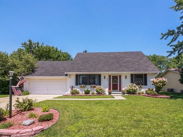 989 Camelot Dr., Crystal Lake, IL 60014