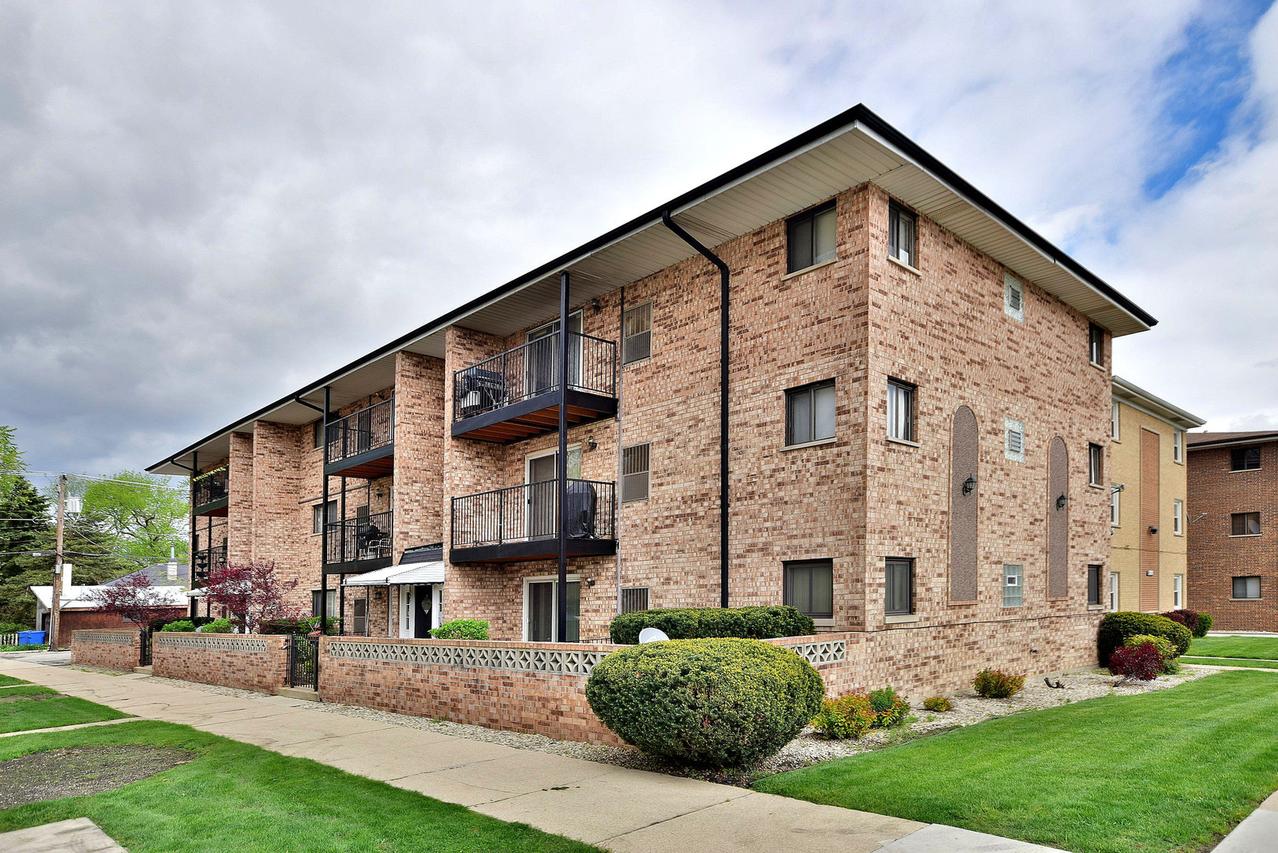 6005 N Neola Ave. #2B, Chicago, IL 60631