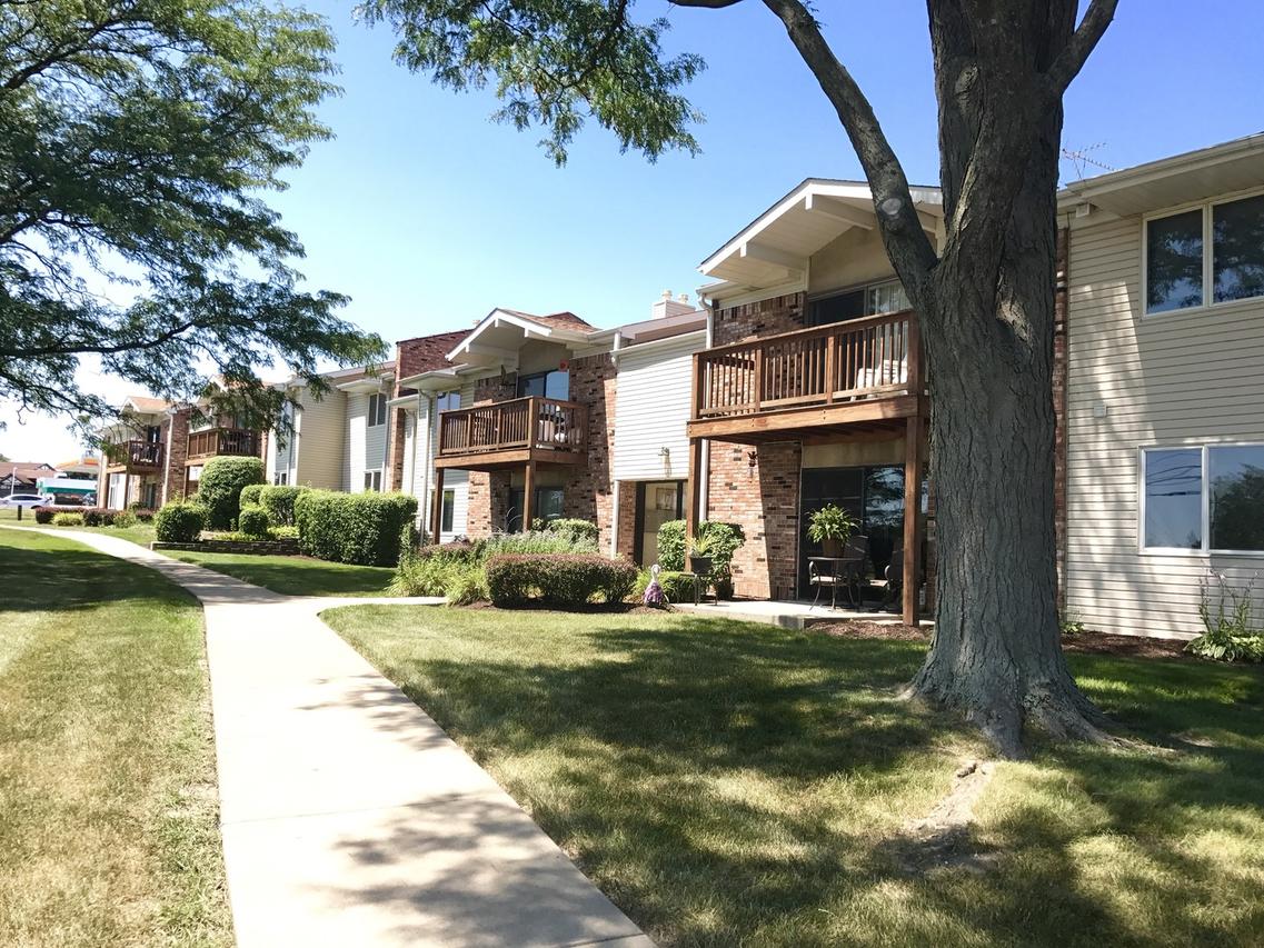 1132 Hinswood Dr. #3-H, Darien, IL 60561