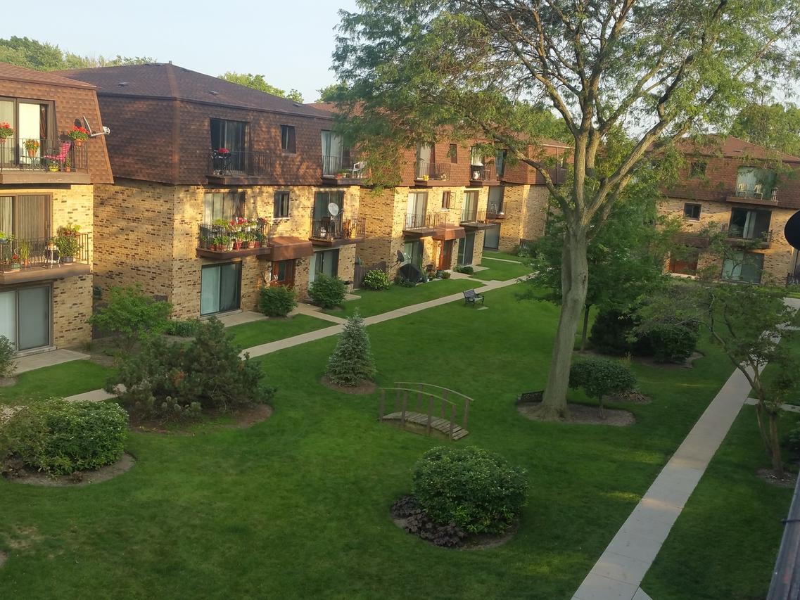 9718 Bianco Ter. #3E, Des Plaines, IL 60016