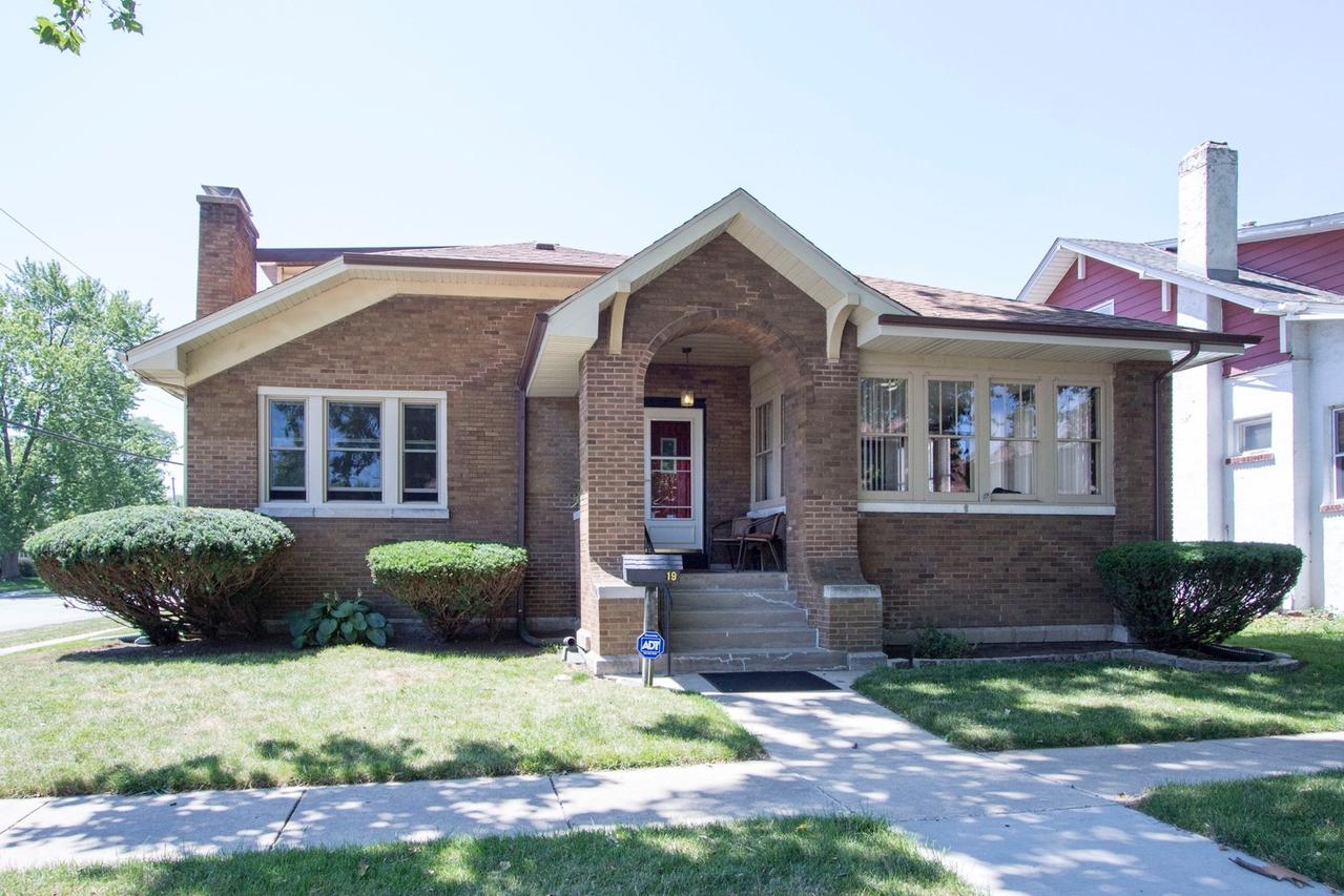 19 Manor Ct., Joliet, IL 60436