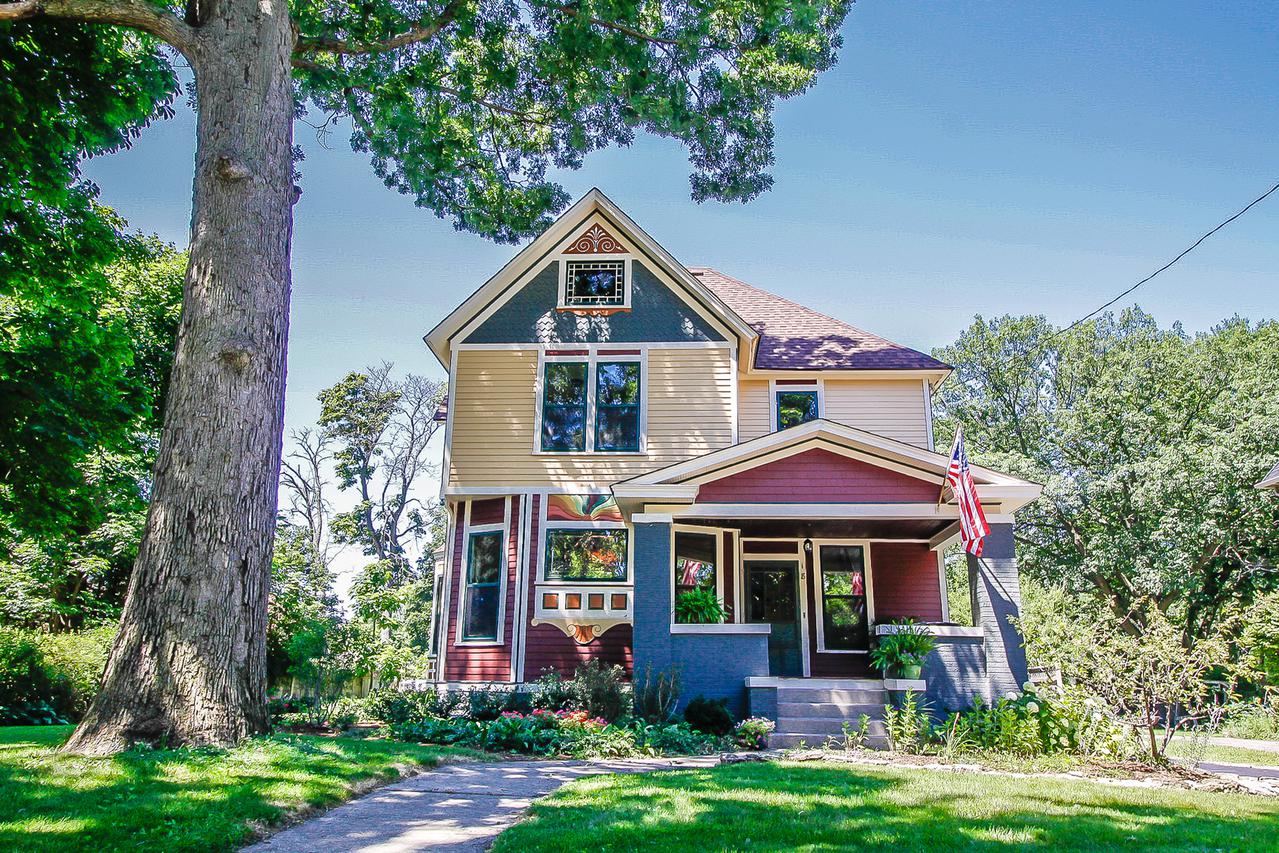 18 N Porter St., Elgin, IL 60120