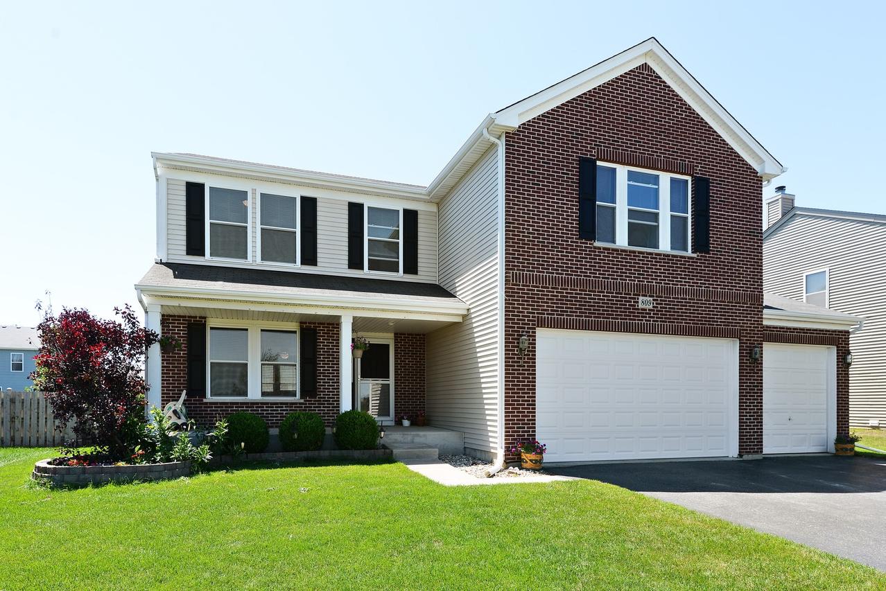 809 Kennedy St., Waterman, IL 60556