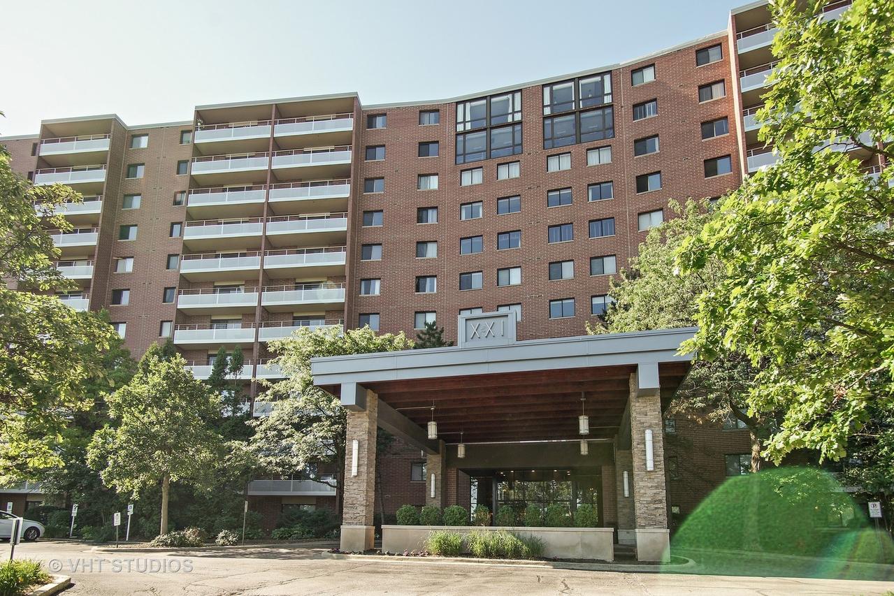 21 Kristin Dr. #611, Schaumburg, IL 60195