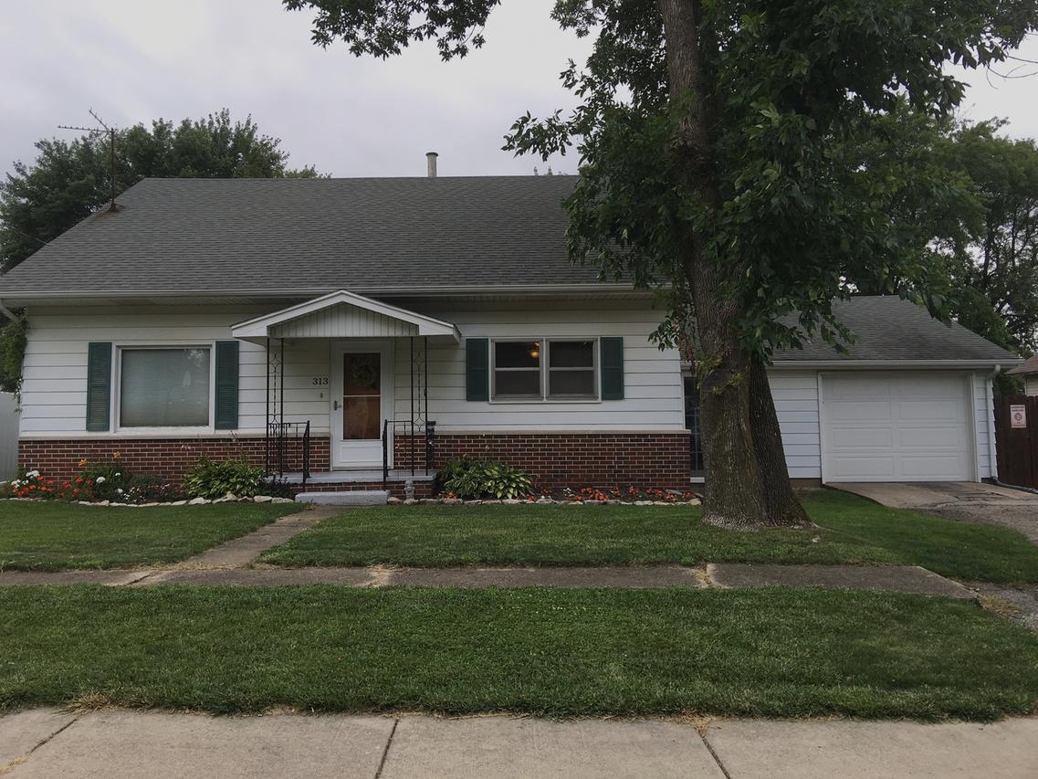 313 N Santa Fe Ave., Princeville, IL 61559