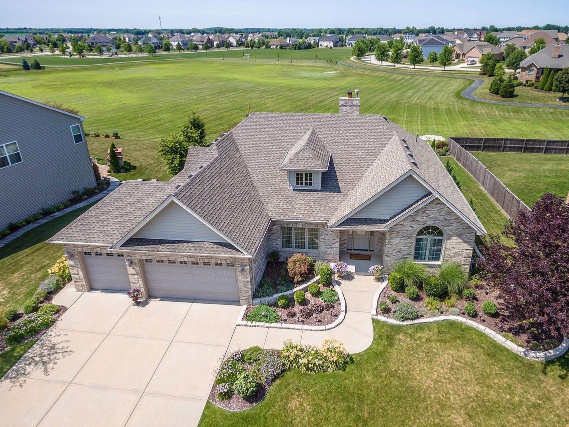 2057 Westover Rd., North Aurora, IL 60542