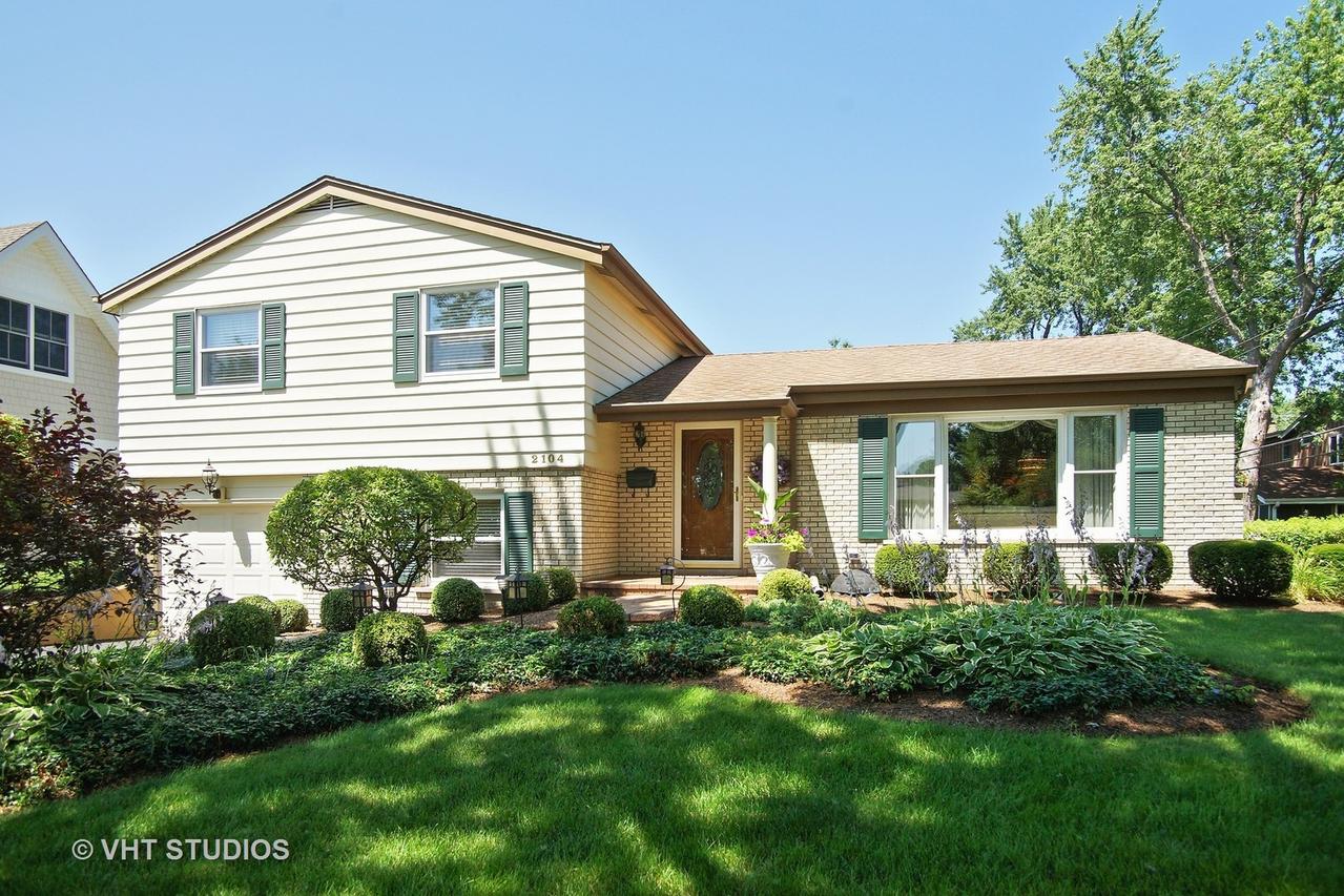 2104 E Lilac Ter., Arlington Heights, IL 60004