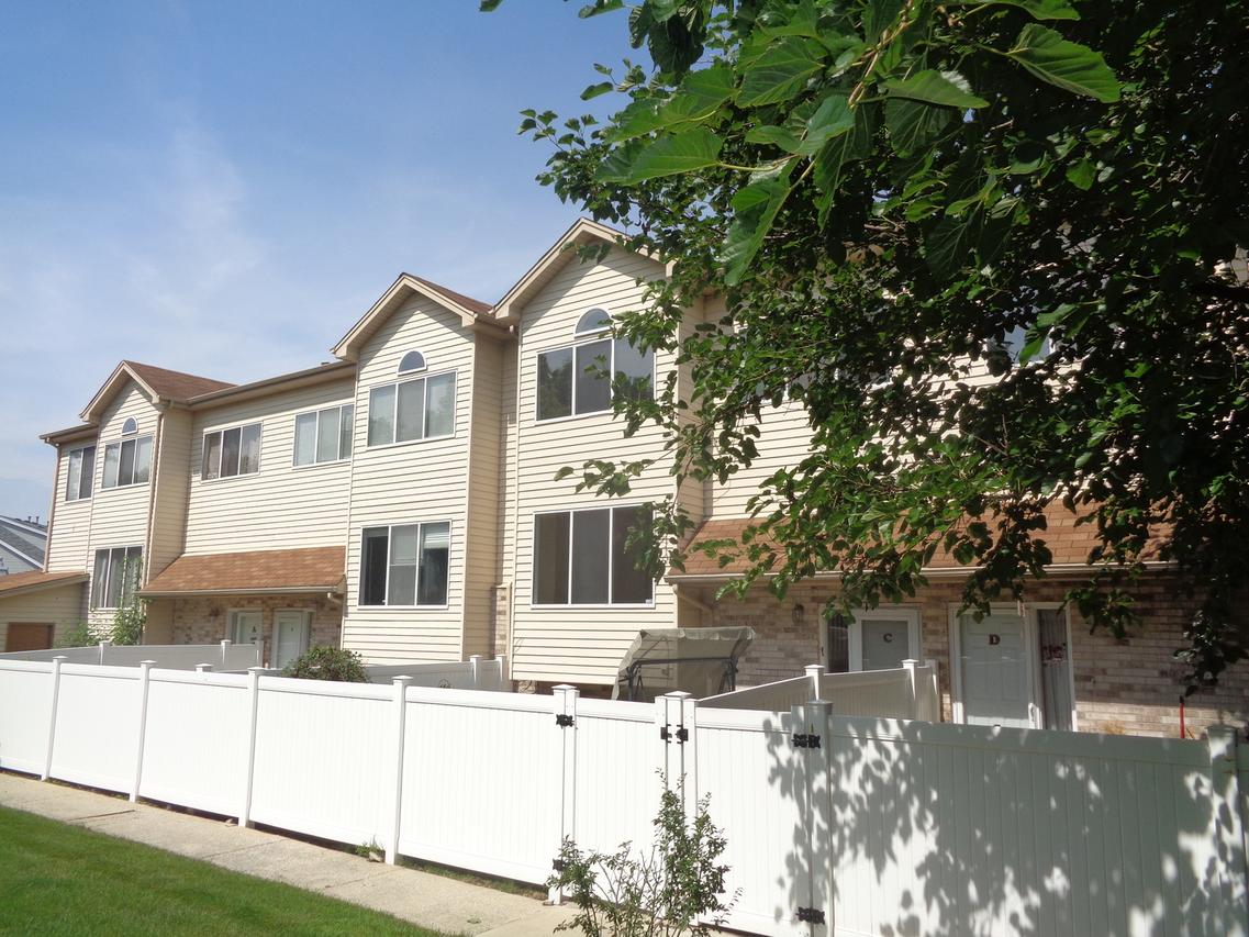 392 Park Ridge Ln. #3C, Aurora, IL 60504