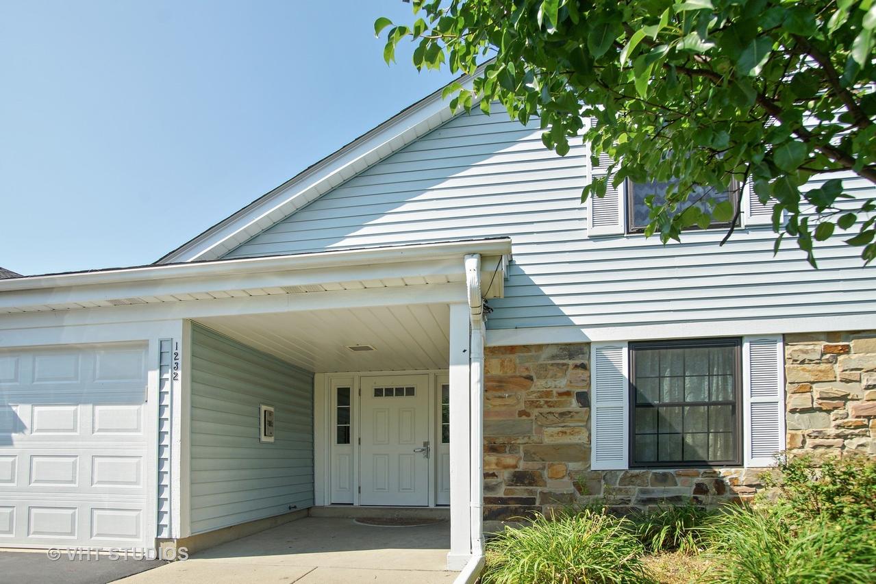 1232 Ironwood Ct. #A1, Schaumburg, IL 60193