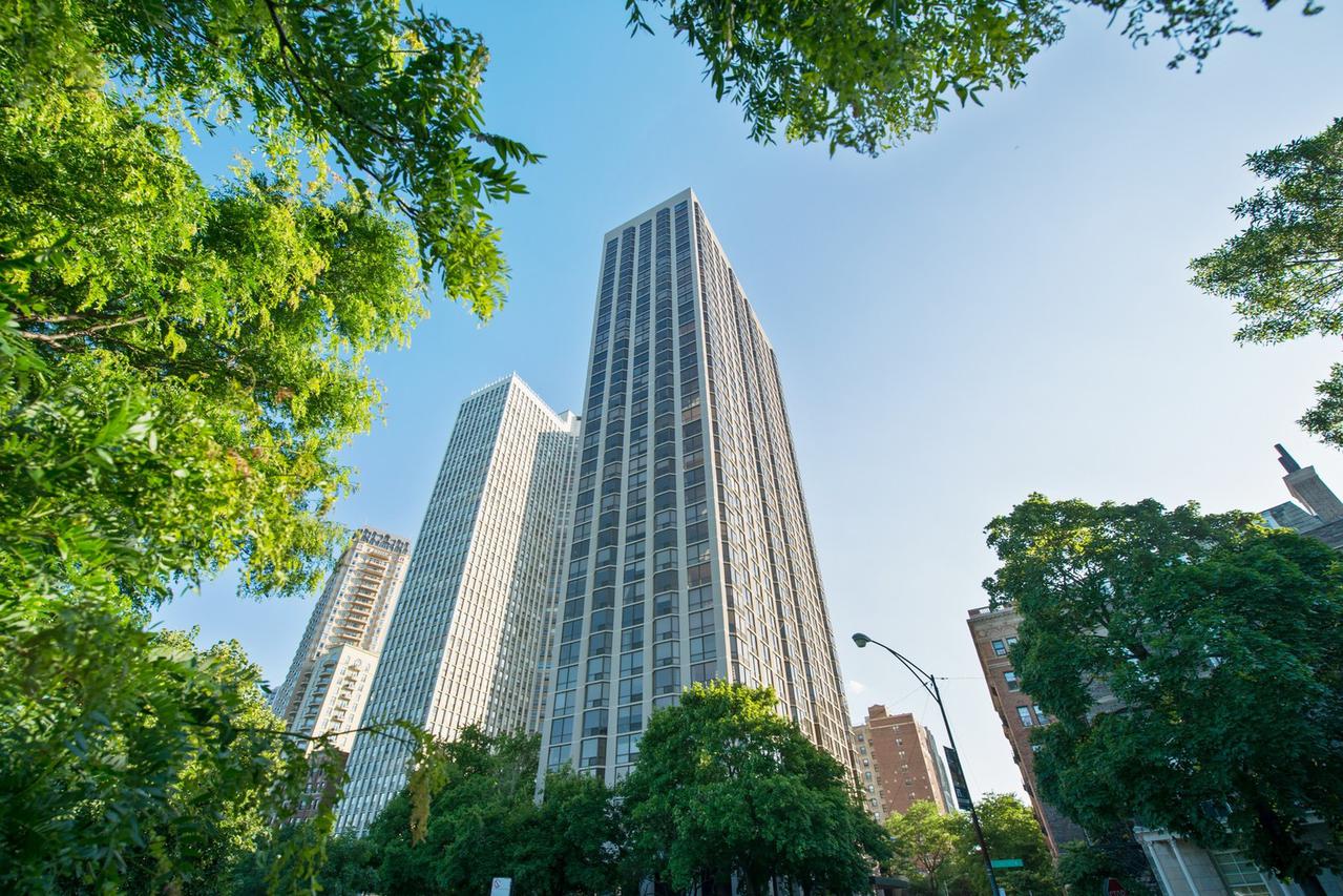 2650 N Lakeview Ave. #2901-03, Chicago, IL 60614