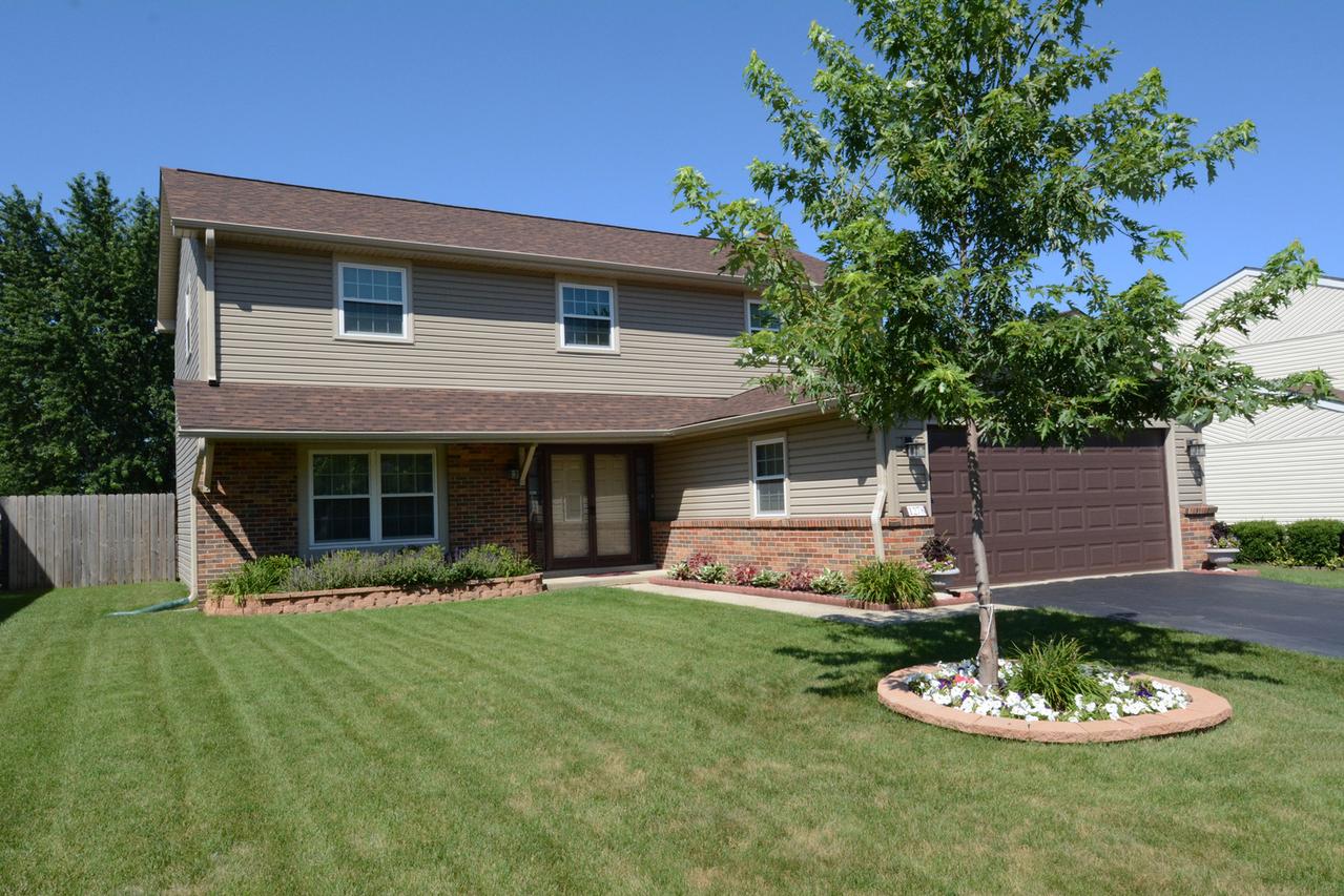 1278 Spring Valley Dr., Carol Stream, IL 60188