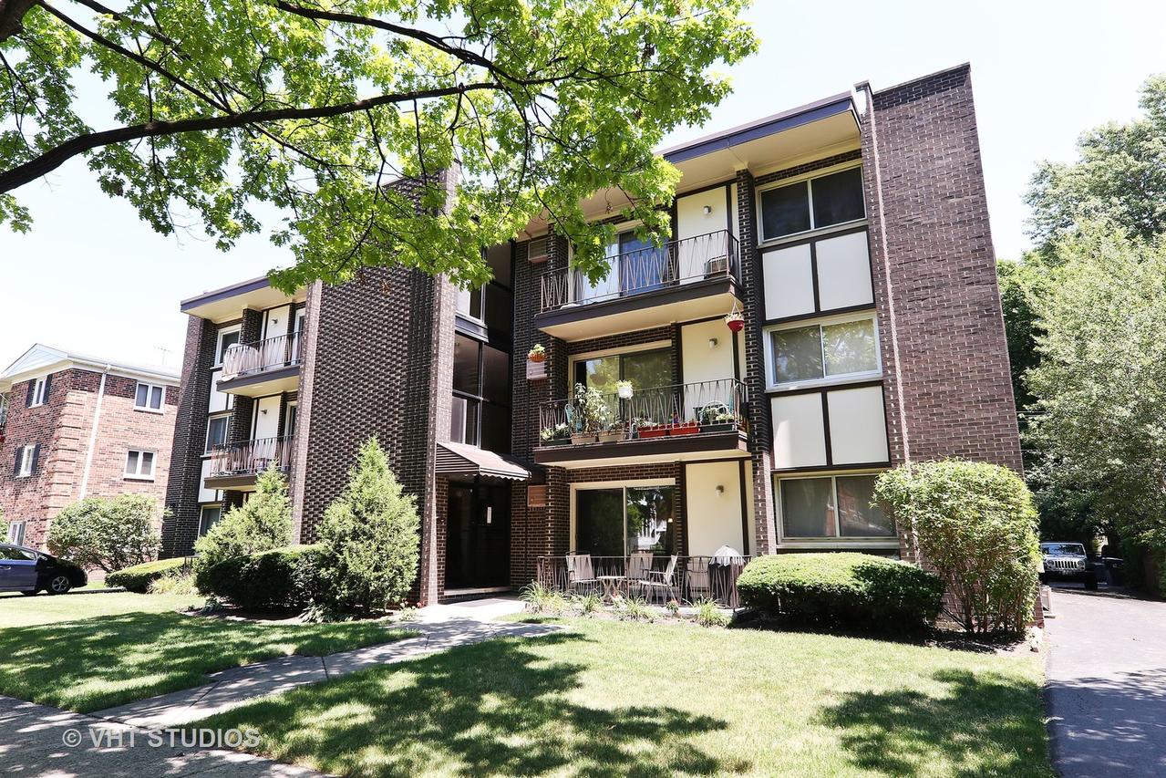 27 S Waiola Ave. #101, La Grange, IL 60525