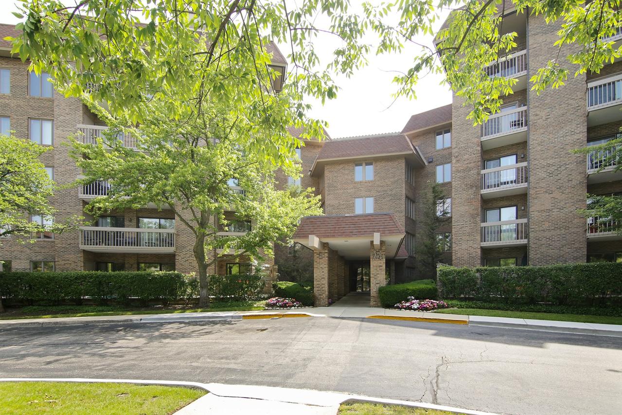 1220 Rudolph Rd. #3B, Northbrook, IL 60062