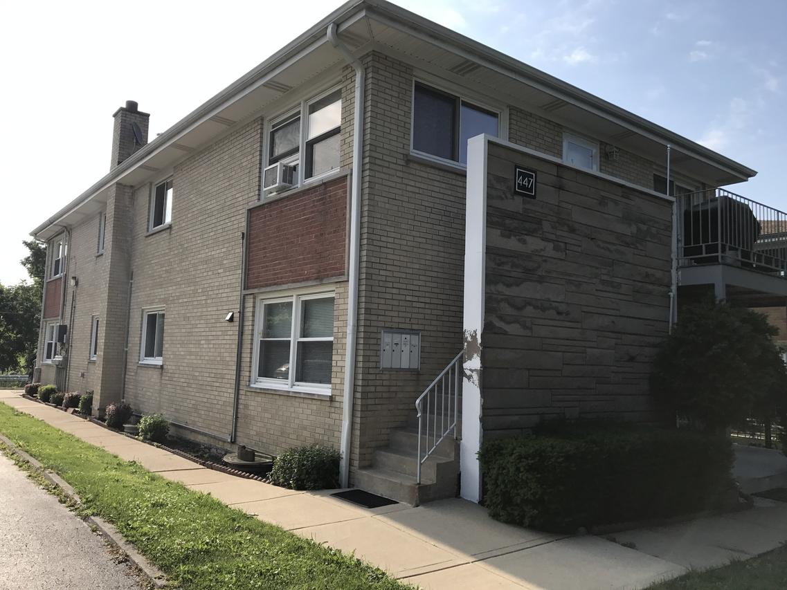 447 Green Oaks Ct., Addison, IL 60101
