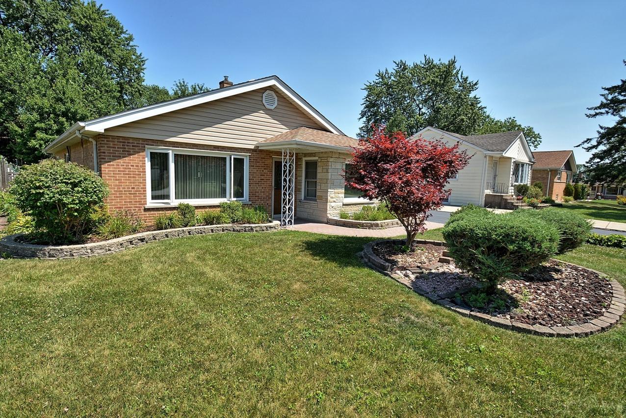 9633 Menard Ave., Oak Lawn, IL 60453