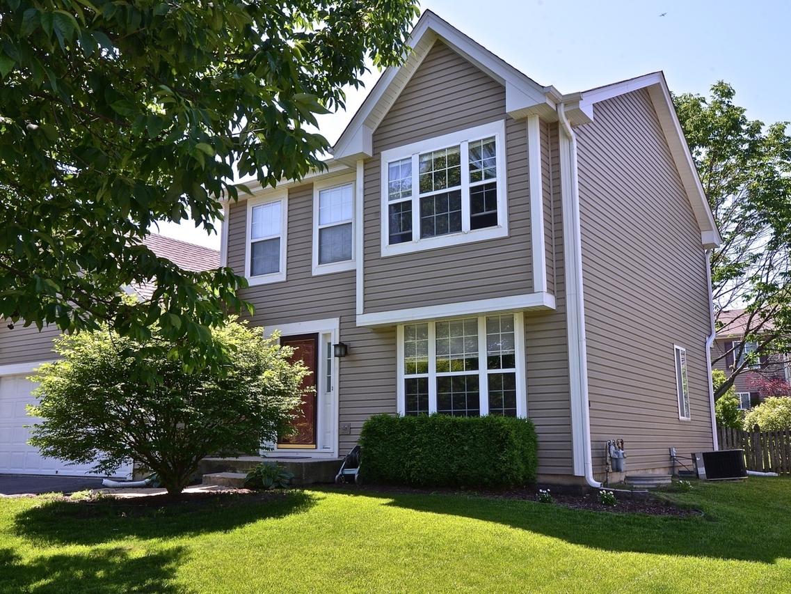 645 Red Barn Tr., Bolingbrook, IL 60490