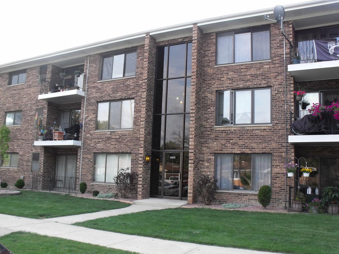 8820 Mobile Ave. #2E, Oak Lawn, IL 60453