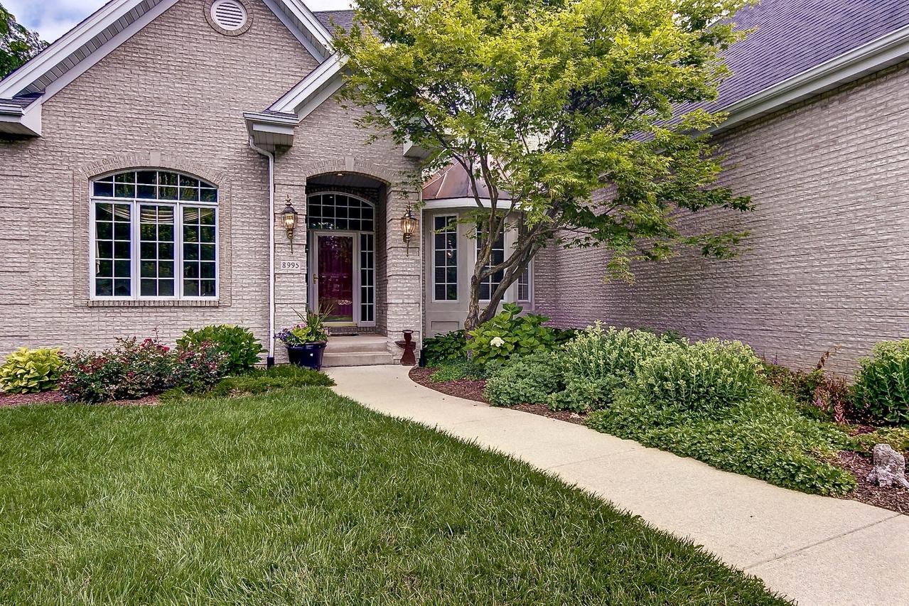 8995 Sheringham Dr., Roscoe, IL 61073