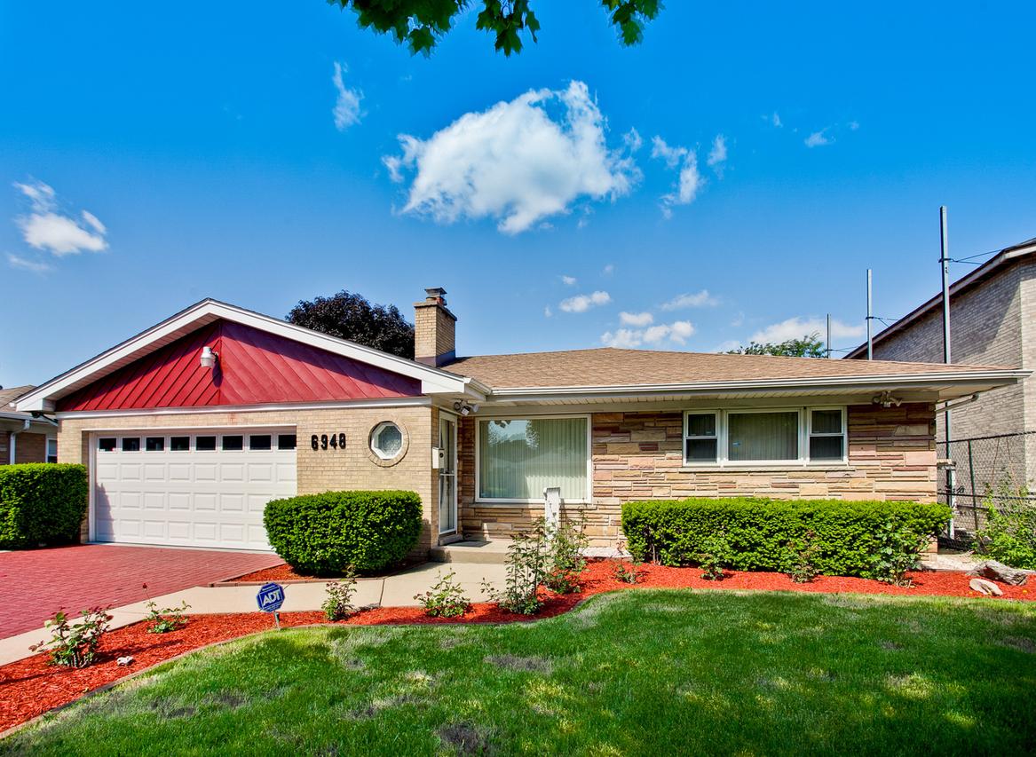 6948 N Keating Ave., Lincolnwood, IL 60712