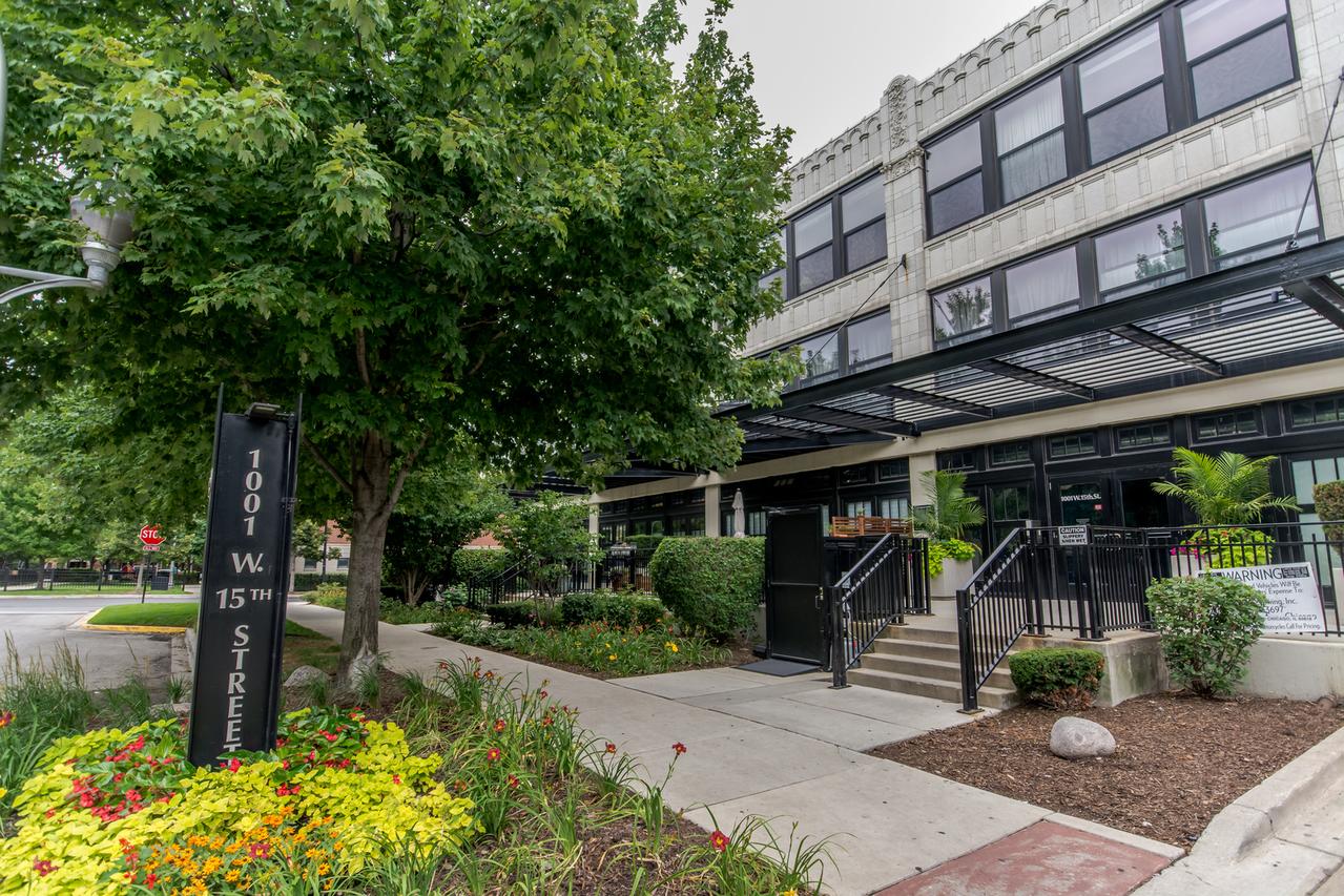 1001 W 15th St. #327, Chicago, IL 60608