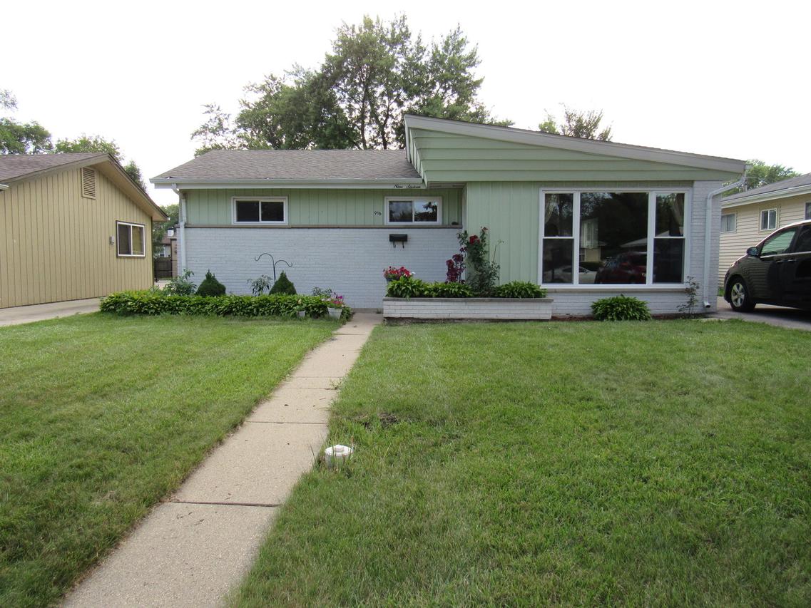 916 N Neva Ave., Addison, IL 60101