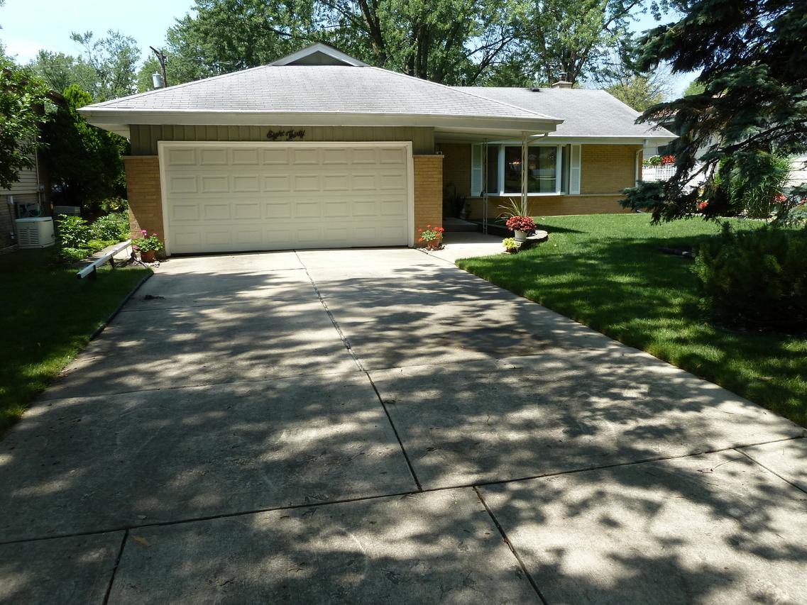 830 S Euclid Ave., Villa Park, IL 60181