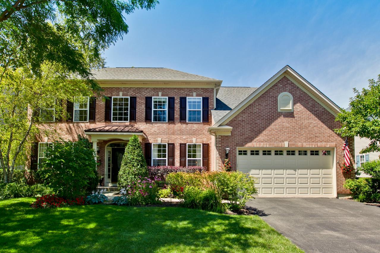 34127 N Wooded Glen Dr., Grayslake, IL 60030