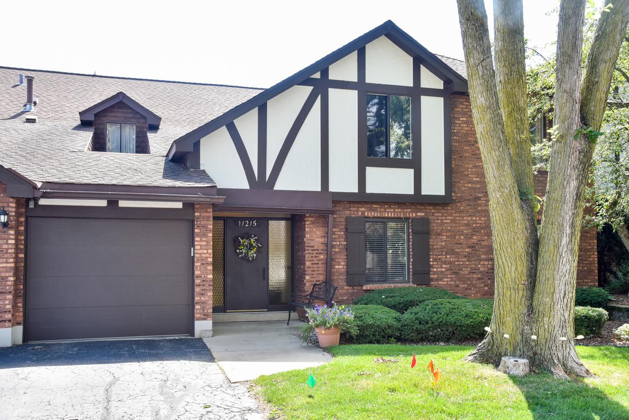 11215 Cottonwood Dr. #30D, Palos Hills, IL 60465