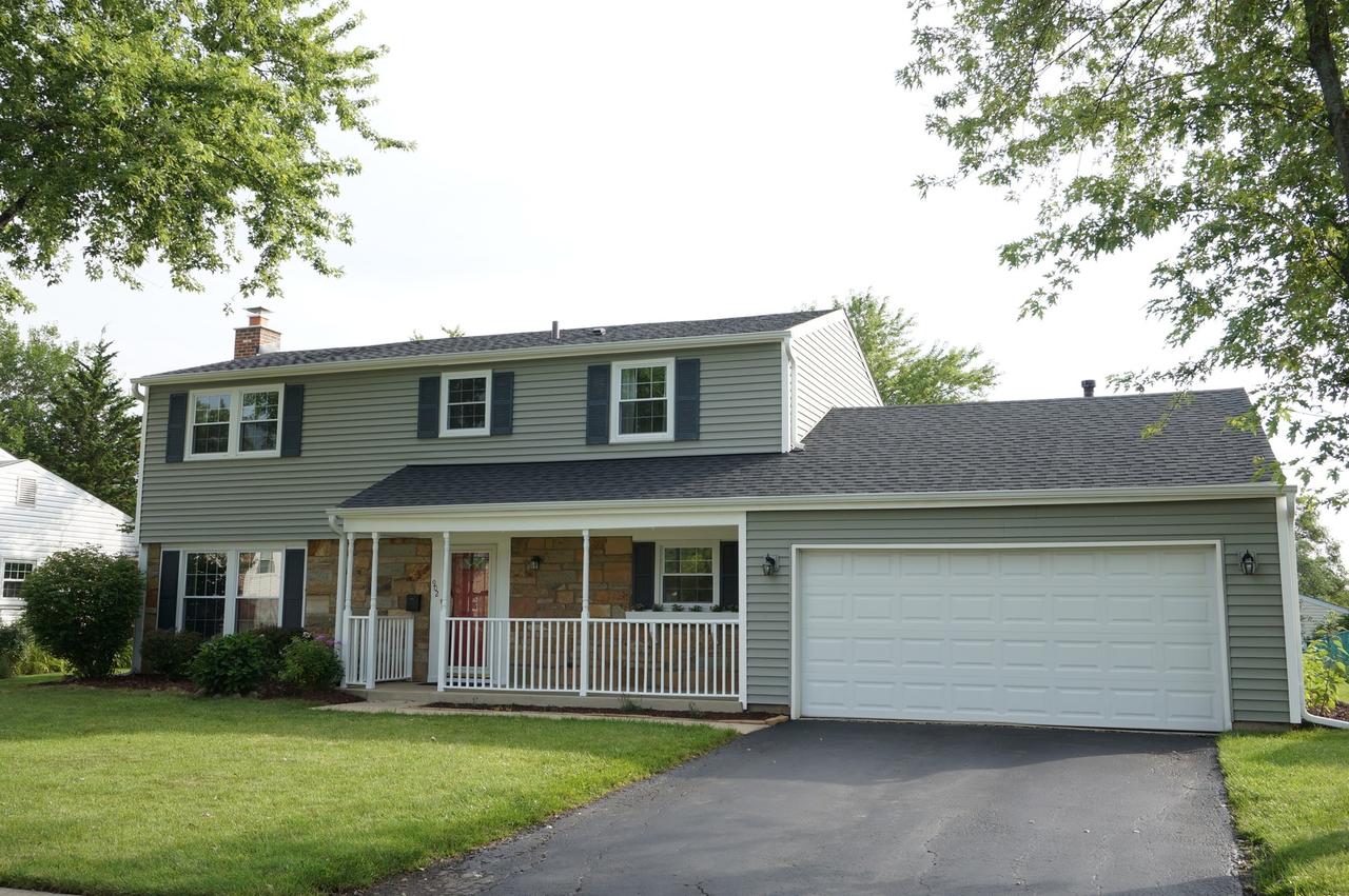 902 Roxbury Ln., Schaumburg, IL 60194
