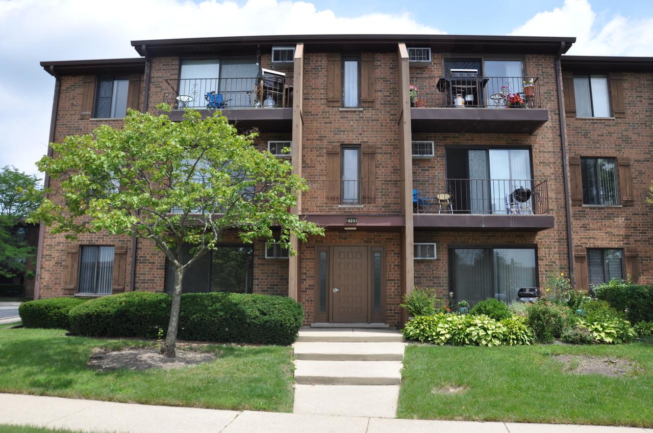 631 N Briar Hill Ln. #1, Addison, IL 60101