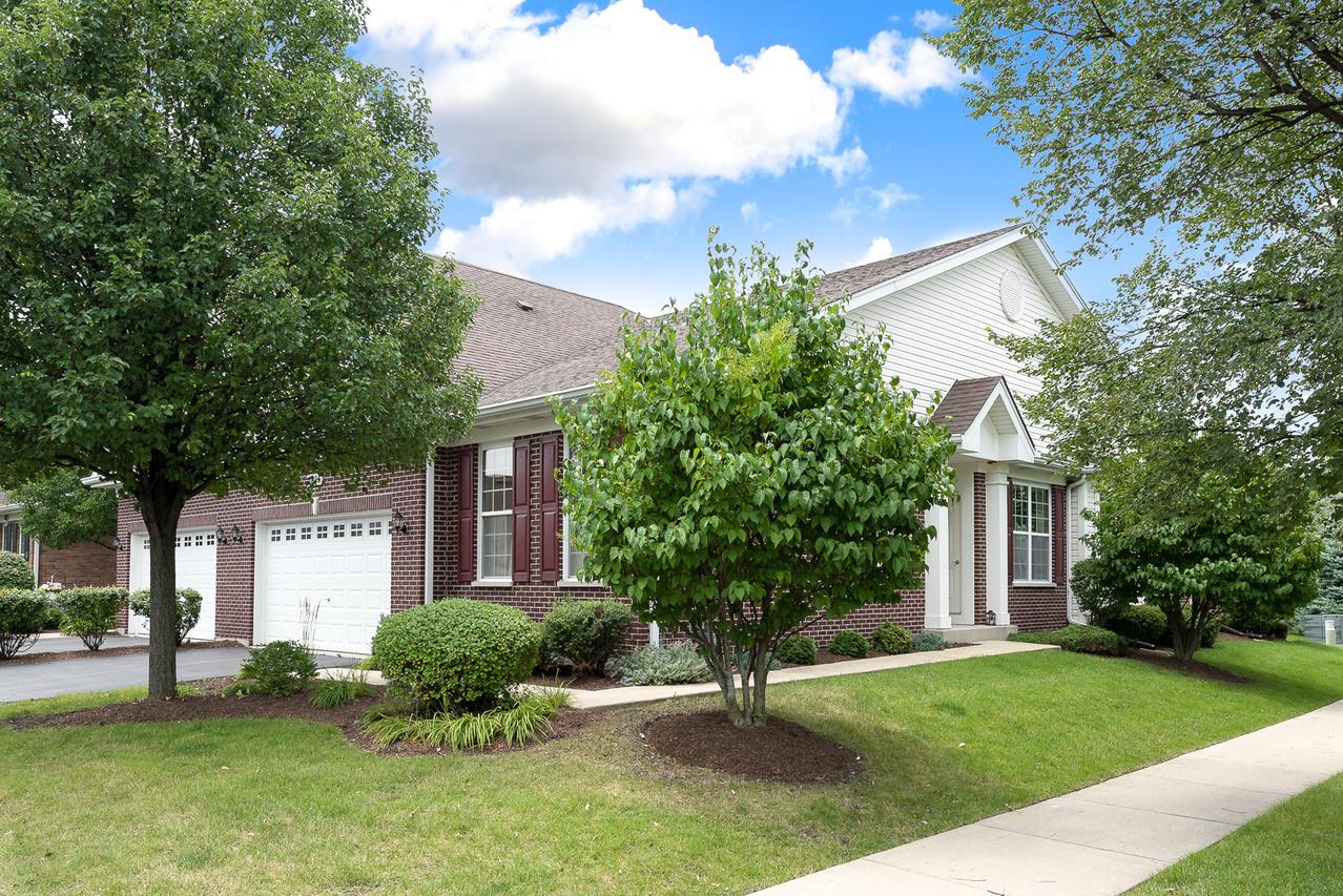 2896 Bond Cir. #1, Naperville, IL 60563